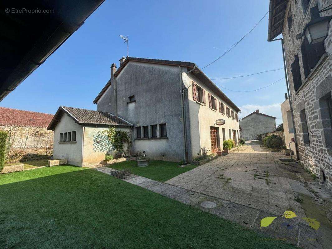 Appartement à SAUVIAT-SUR-VIGE