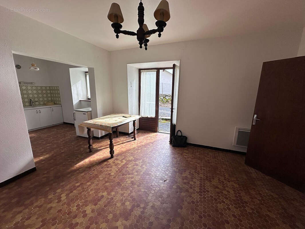 Appartement à SAINT-REMY-DE-CHAUDES-AIGUES