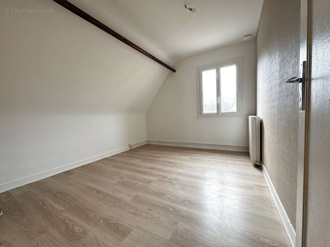 Thiers-sur-Thève, Maison individuelle sur 824 m2 de terrain - photo 5