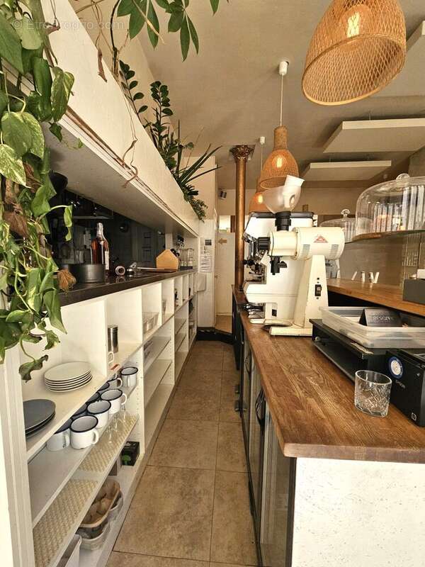 Salle de restaurant - comptoir - Autre à PARIS-11E