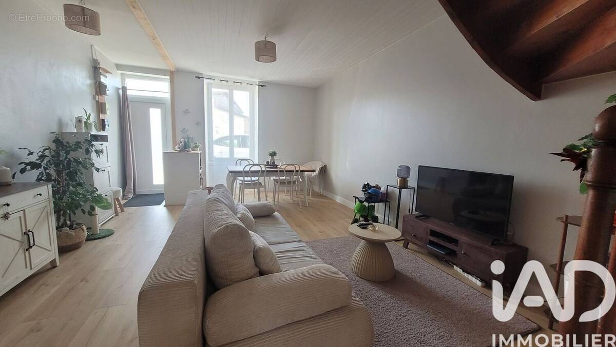 Photo 1 - Maison à MONTLIEU-LA-GARDE