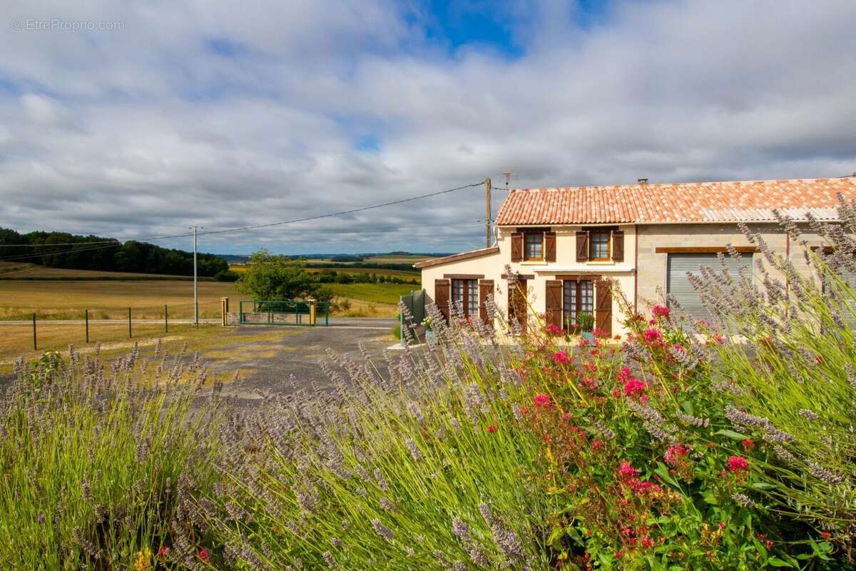 Maison à GARDES-LE-PONTAROUX