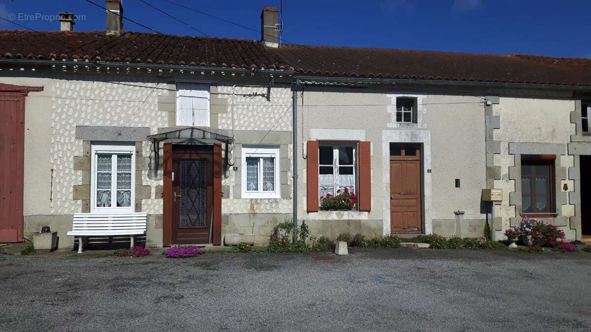 Maison à BUSSIERE-POITEVINE