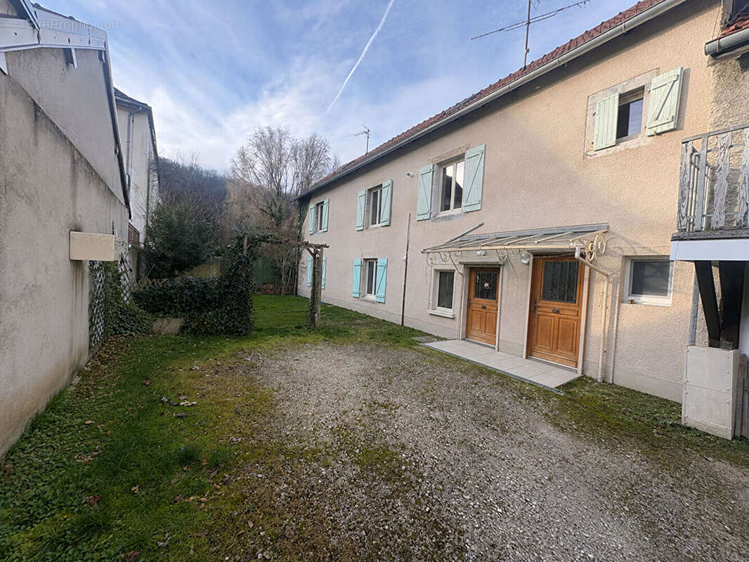 Maison divisée en deux appartements située à PONT DE ROIDE - photo 9