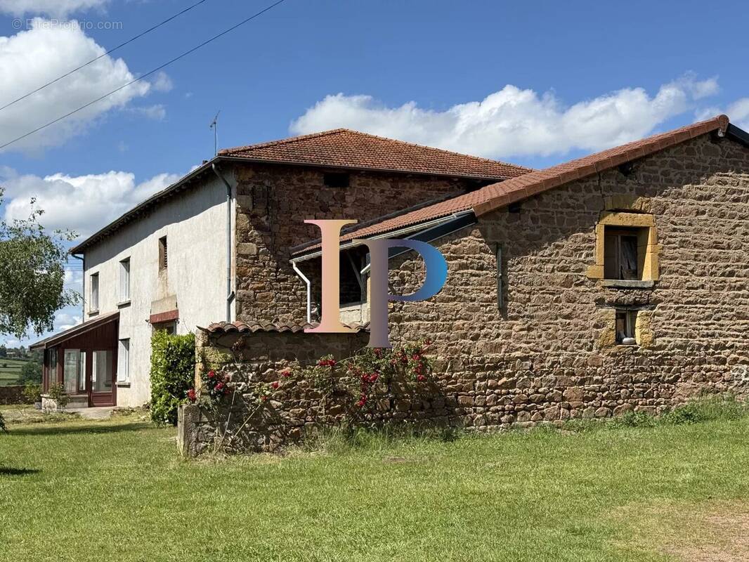 Maison à SAINT-IGNY-DE-ROCHE