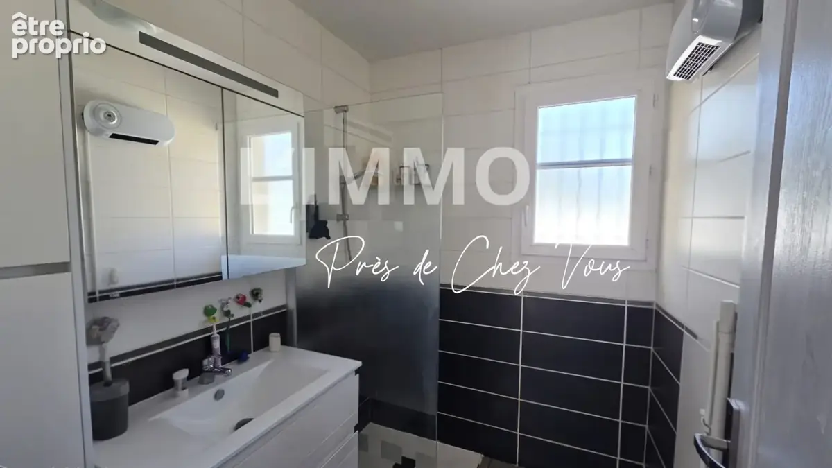 Maison de plain-pied avec jardin, garage et stationnements - photo 8