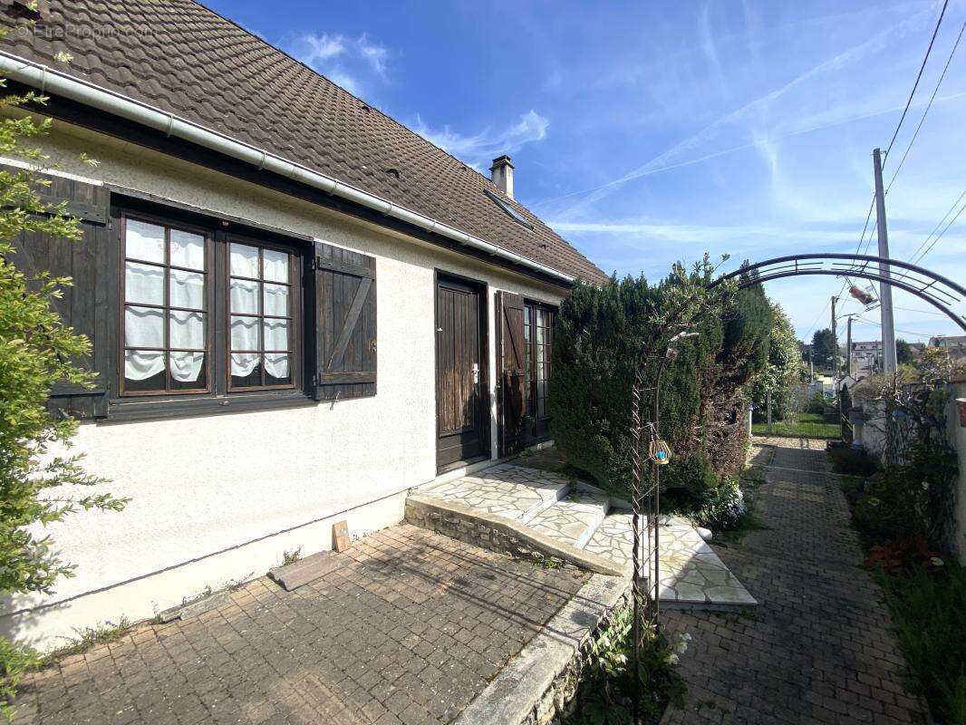 Maison à ROSNY-SUR-SEINE