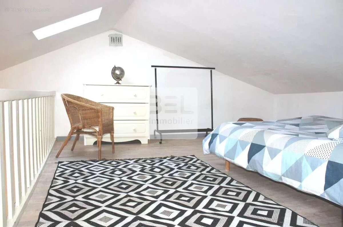 Appartement à LAUDUN-L'ARDOISE