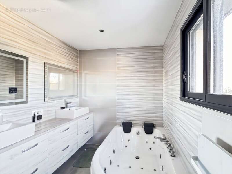 Maison à LES PONTS-DE-CE