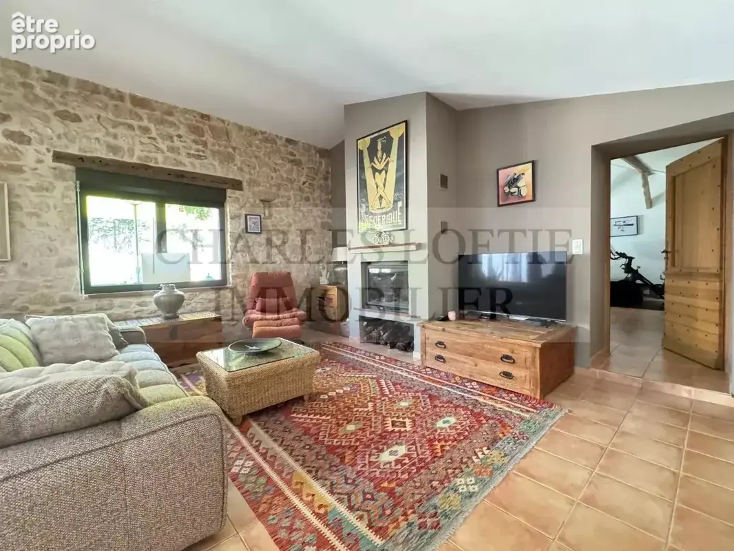 Superbe maison en pierre, piscine sur terrain de 1378 m² - photo 17