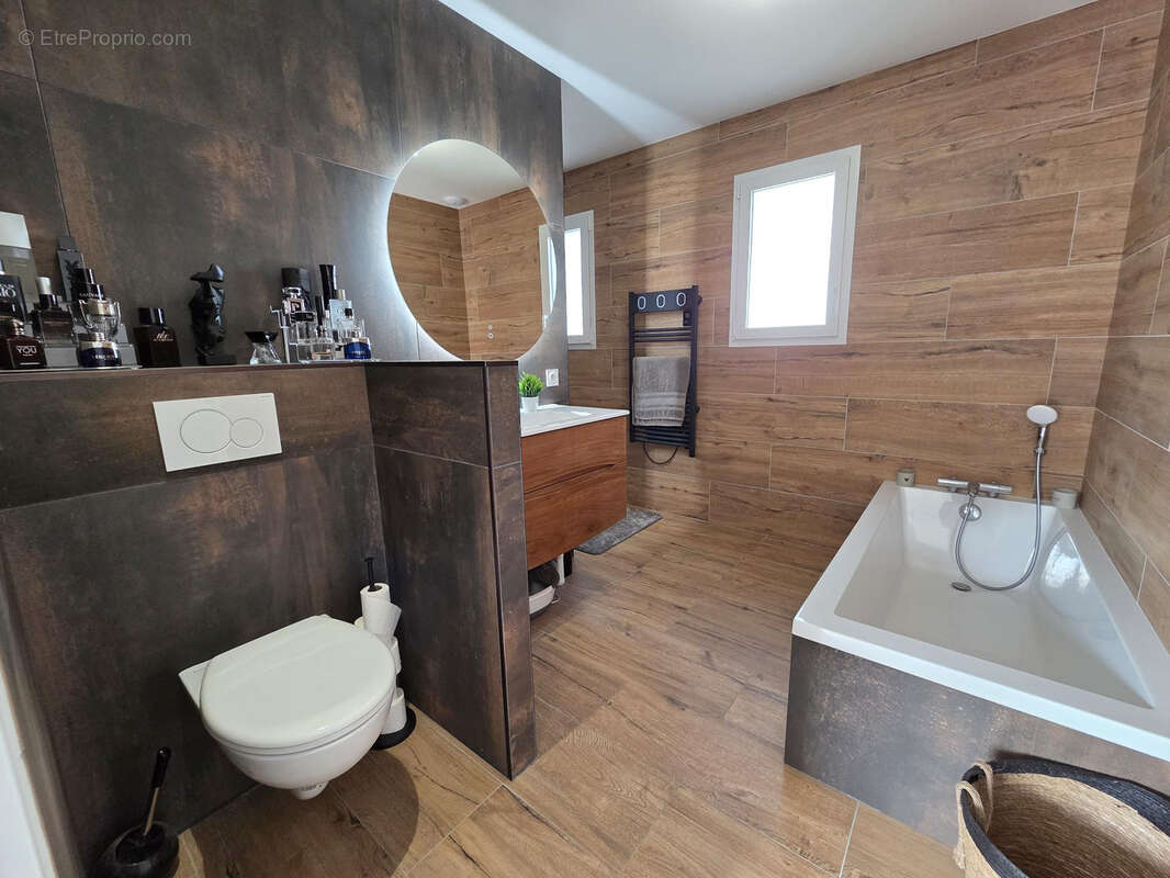 Villa très récente 5 pièces 137 m2 habitables + garage - photo 13
