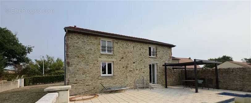 Maison à DOMPIERRE-LES-EGLISES
