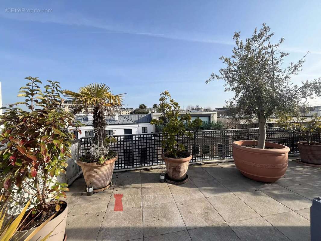 Appartement à NEUILLY-SUR-SEINE