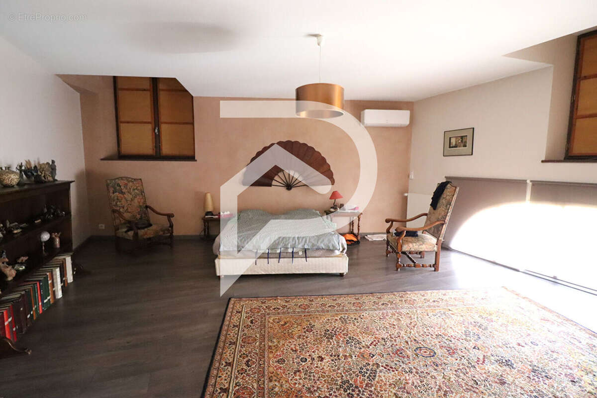 Ensemble de 3 batisses de caractère rénovés 1685M² de terrain - photo 13