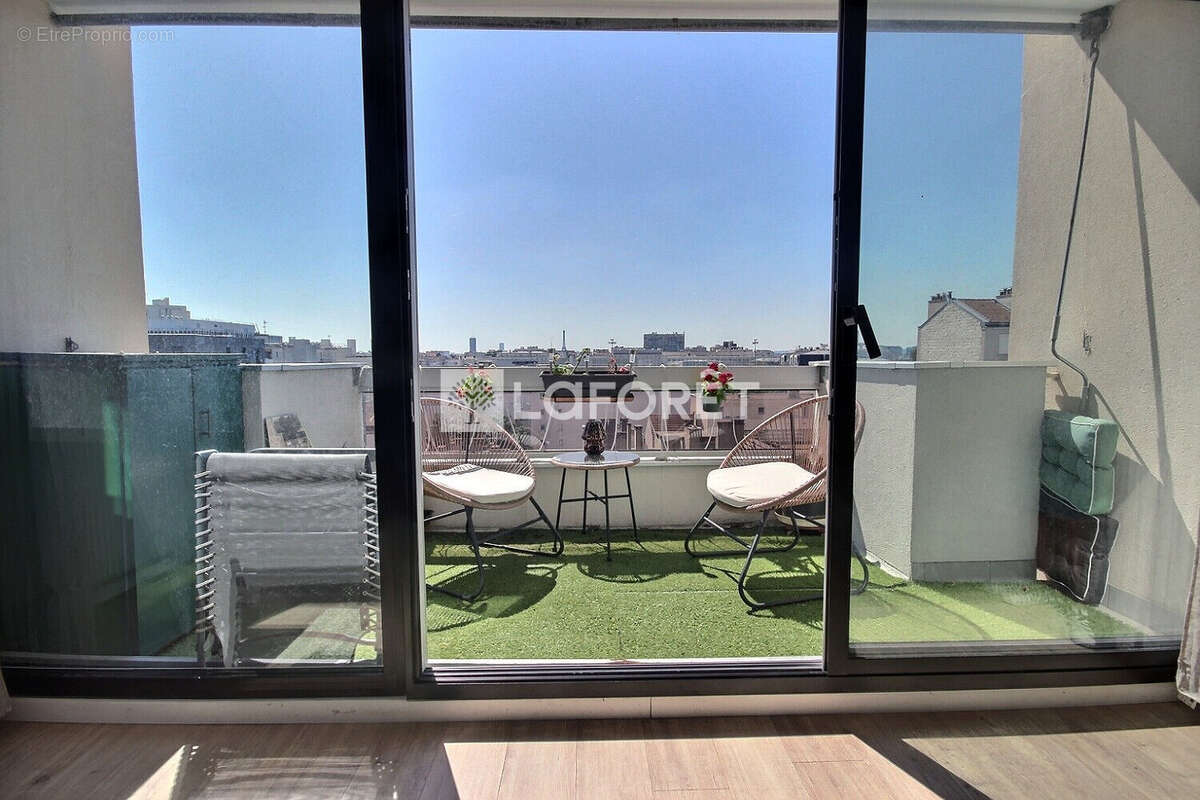Appartement à COURBEVOIE
