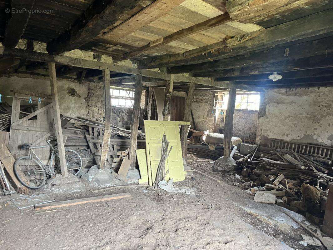 Maison à LA CHAPELLE-AUX-SAINTS