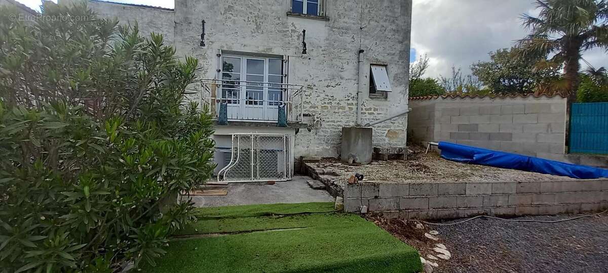 Maison 140 m² à Neuvicq-Le-Chateau  - photo 8