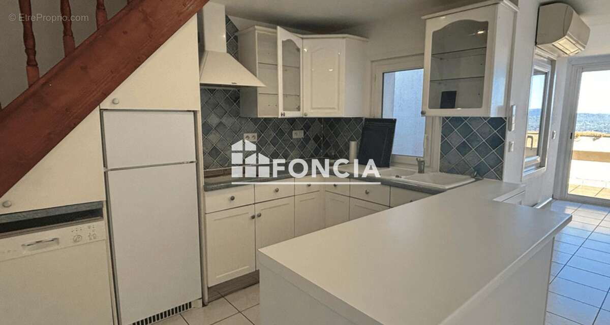 Appartement à SOLLIES-VILLE