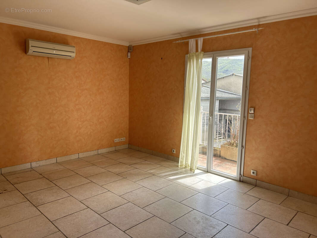 Appartement à AUSSILLON
