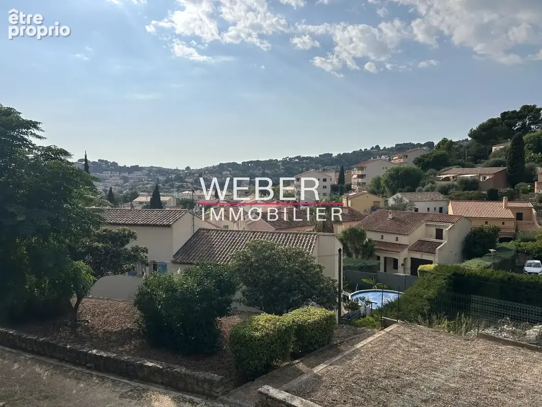 OLLIOULES Vue dégagée et proche du village à pied - photo 3