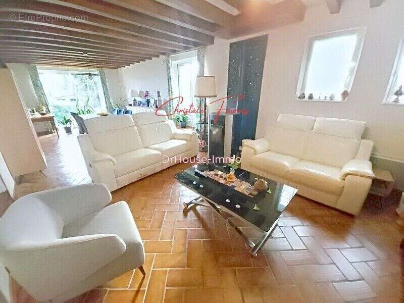 Maison à LOUVIGNE-DU-DESERT