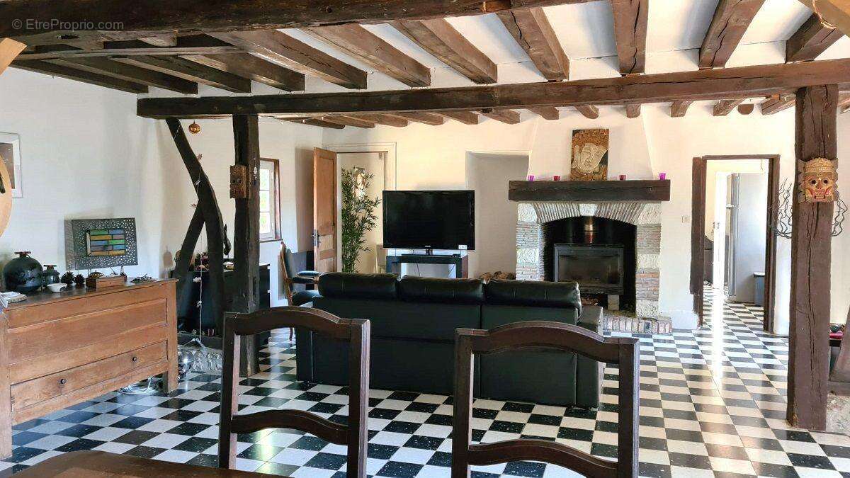 Maison 160 m² à Neaufles-Auvergny  - photo 4