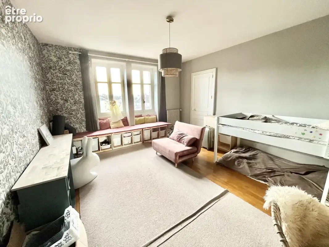 7 pièces de 183 M2 - Centre-ville - 5 chambres - Cuisine équipée - Parking - photo 18