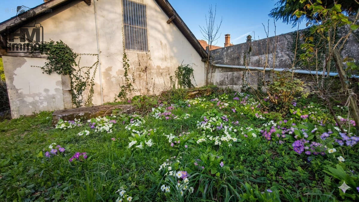Maison à MAGNAC-BOURG