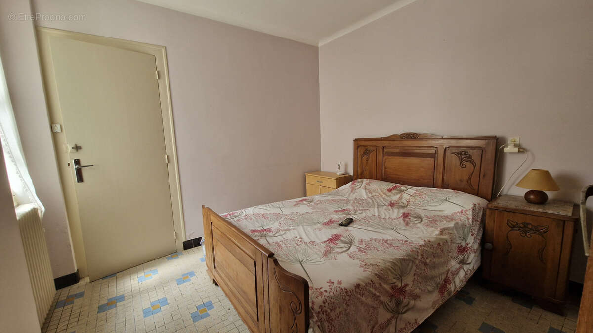 Maison de bourg avec jardin   Fort potentiel d'aménagement ! - photo 12