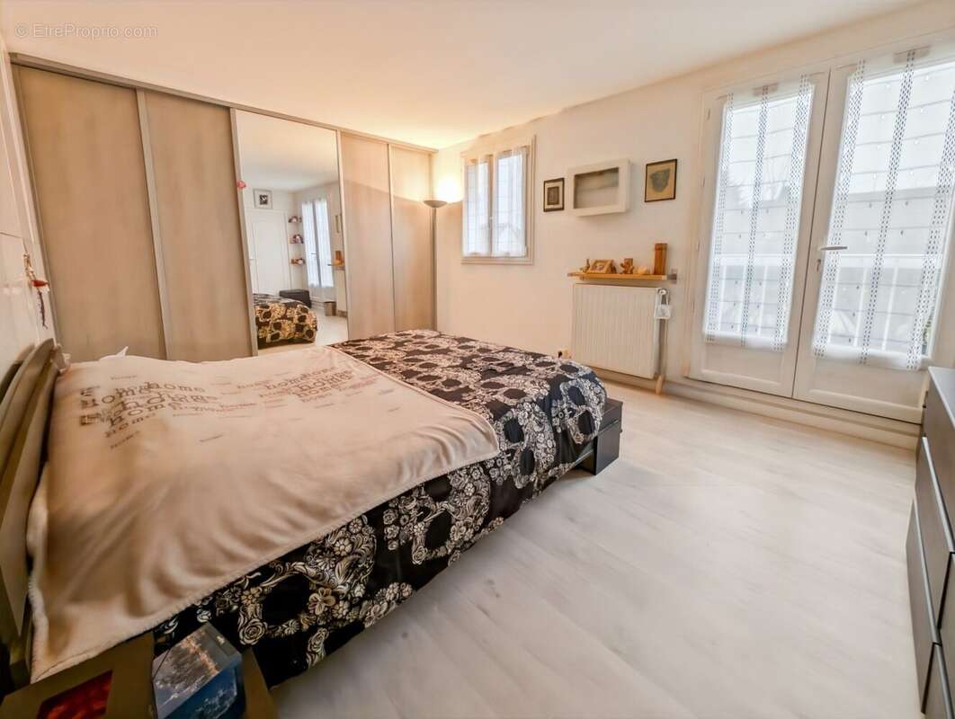 Maison à LE MESNIL-SAINT-DENIS