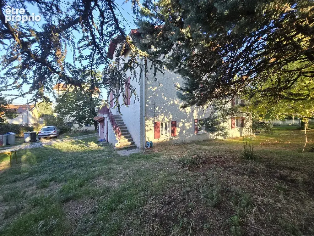 Maison familiale de caractère à Chaponost, 244 m2 habitables (304 m2 au sol total) sur terrain clos et arboré - photo 4