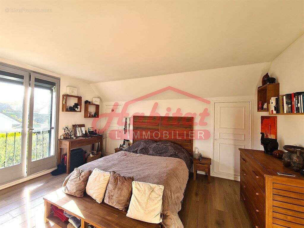 Maison 200 m² à Chelles  - photo 11