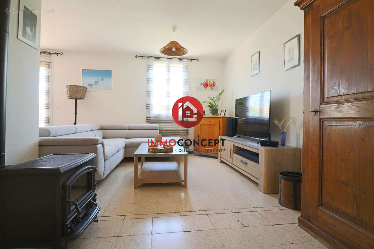 Maison à LAUDUN-L&#039;ARDOISE