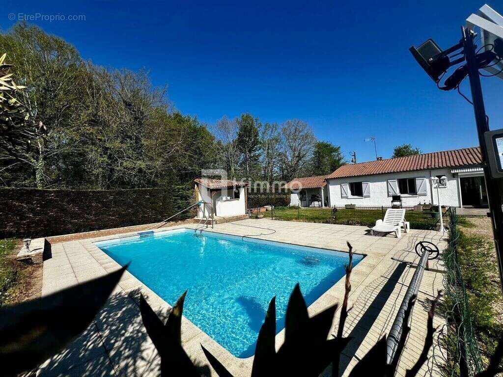 Maison à MONTPON-MENESTEROL