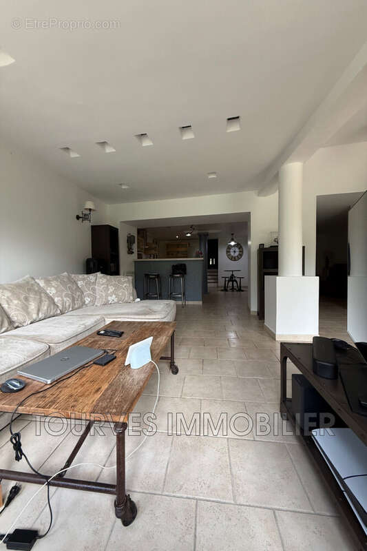 Appartement à TOURVES