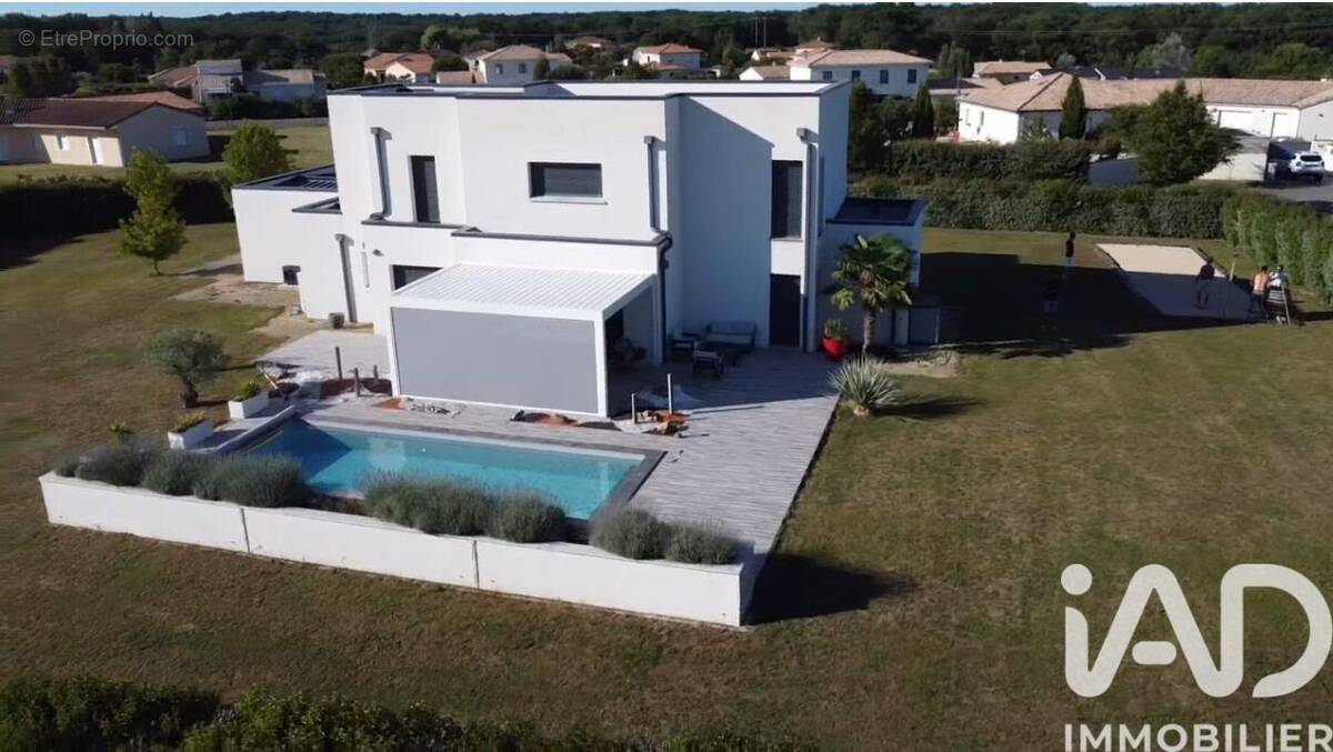 Photo 1 - Maison à LIGUGE