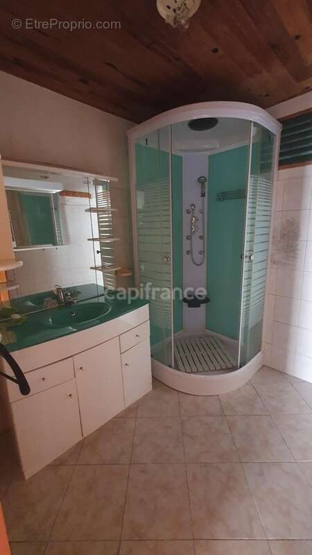 A VENDRE Maison de plain pied 5 pièces avec garage et dépendances LE DIAMANT 97223 - photo 6
