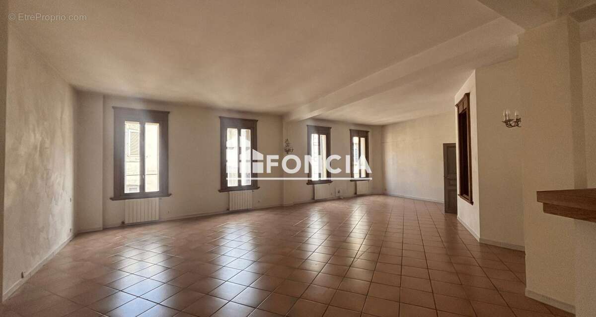Immense appartement de 158 m2 rue Carnot - photo 2