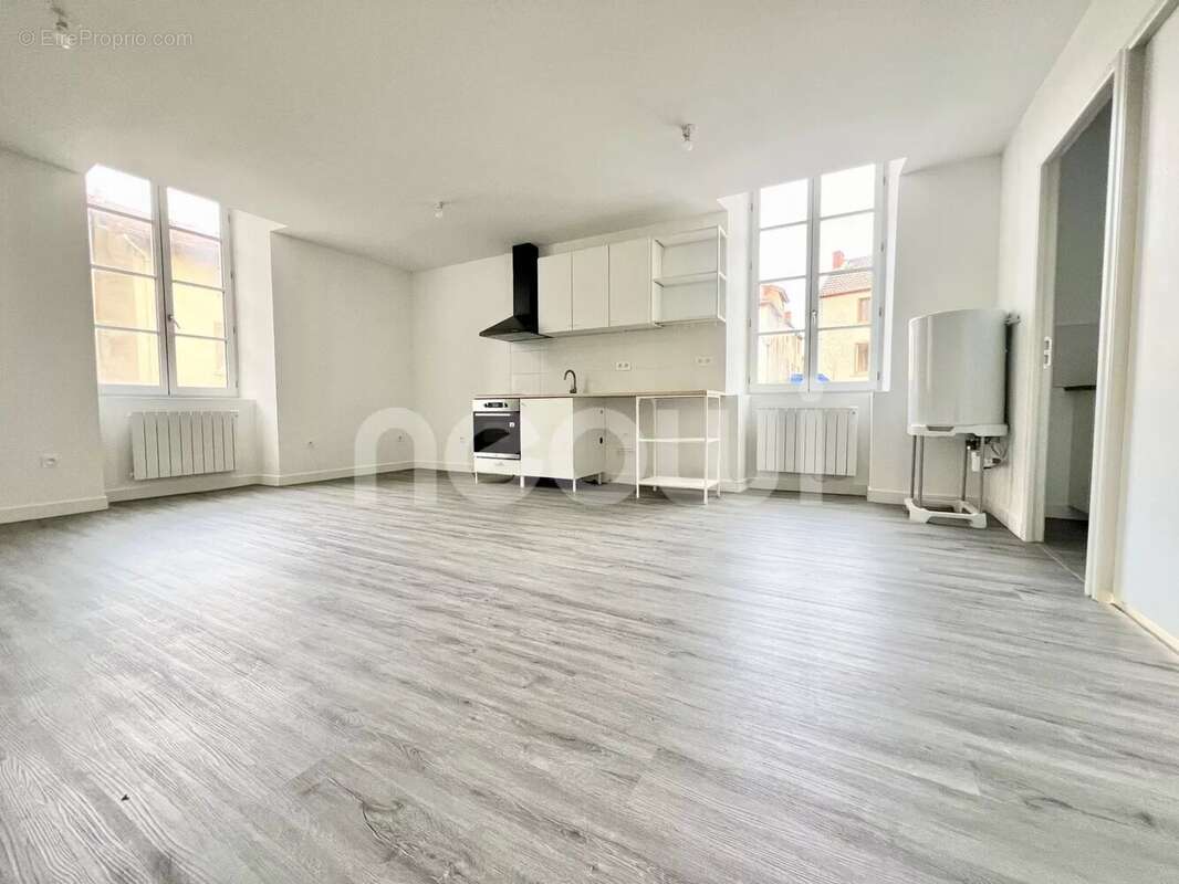 Appartement à COMBRONDE