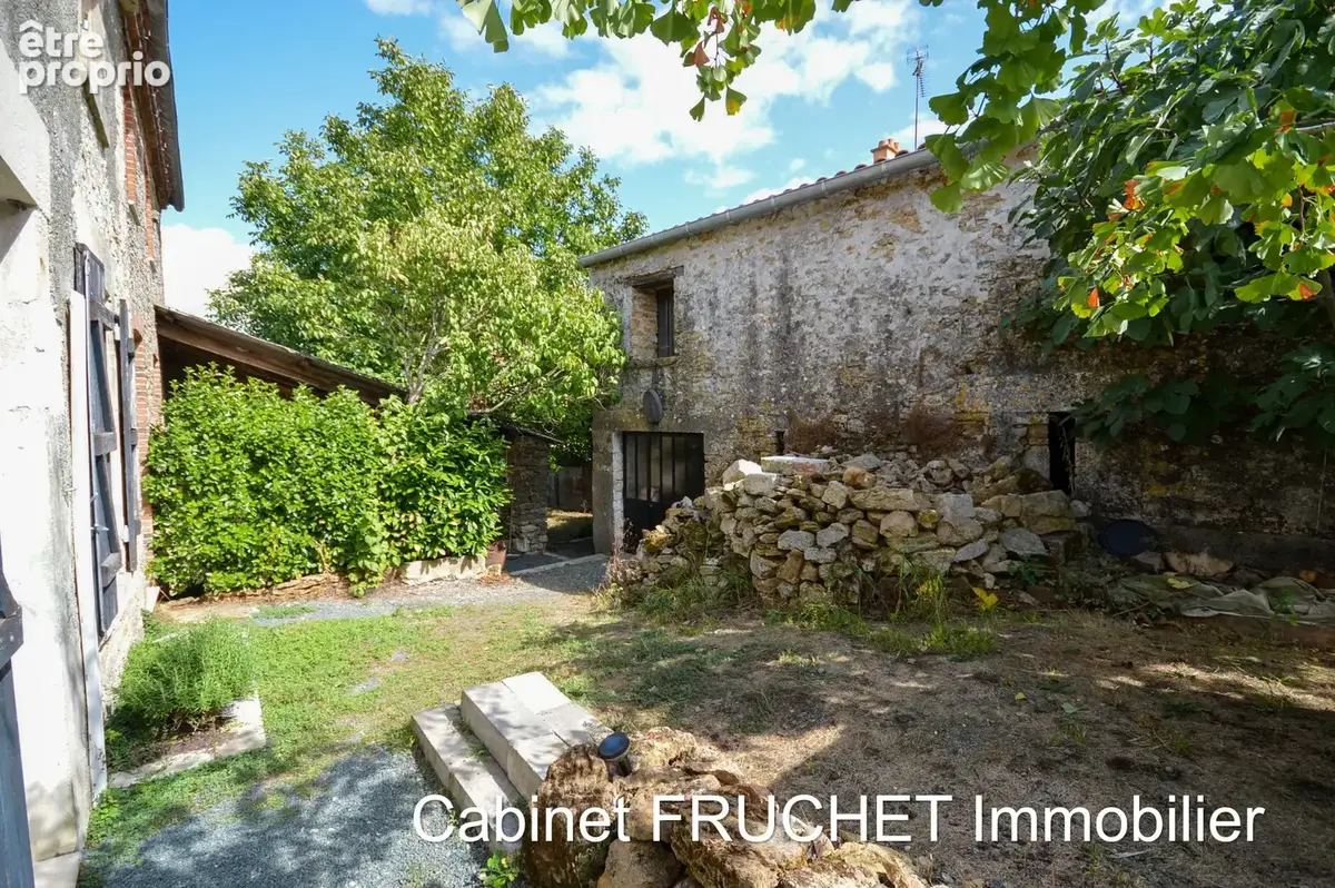 Charmante maison en pierre rénovée récemment avec 3 chambres et un jardin clos - photo 13
