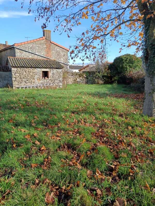 Maison à NUEIL-LES-AUBIERS