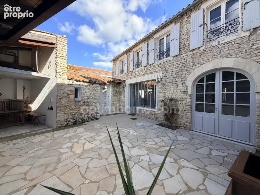 La flotte – magnifique chai rénové avec dépendance en pierre - photo 1