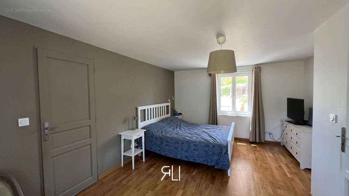 Grande maison, beaux volumes, charme de l'ancien - photo 7
