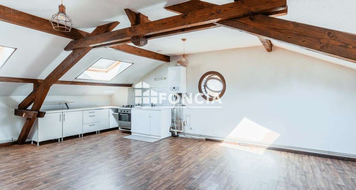 Appartement à CHATEL-SAINT-GERMAIN