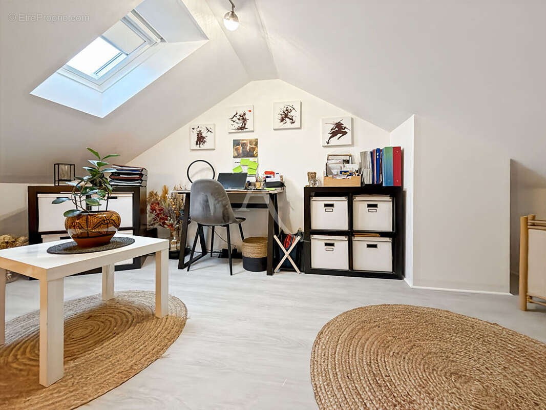 Maison à JOUY-LE-MOUTIER