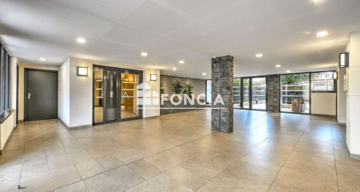 Appartement à FONTENAY-LE-FLEURY