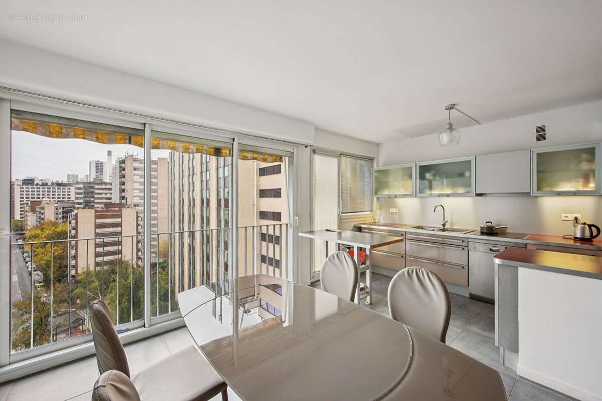 Appartement à PARIS-15E