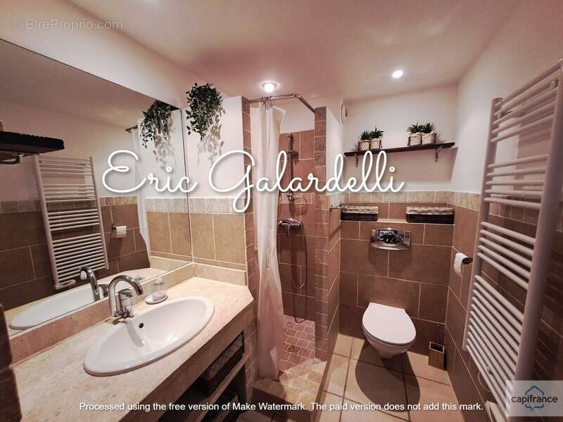 À vendre — T1 meublé 24 m²  Propriano (20) centre-ville, à deux pas du port et des plages - photo 3