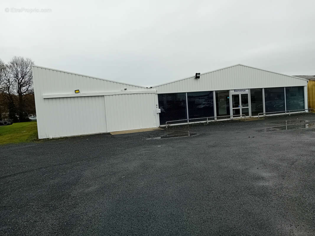 Commerce à LES HERBIERS