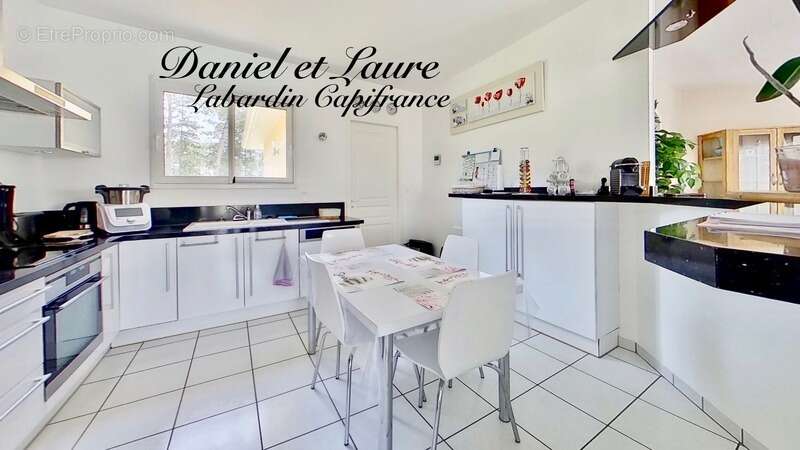 Villa avec piscine de plain pied - 4 chambres - GARAGE - photo 7